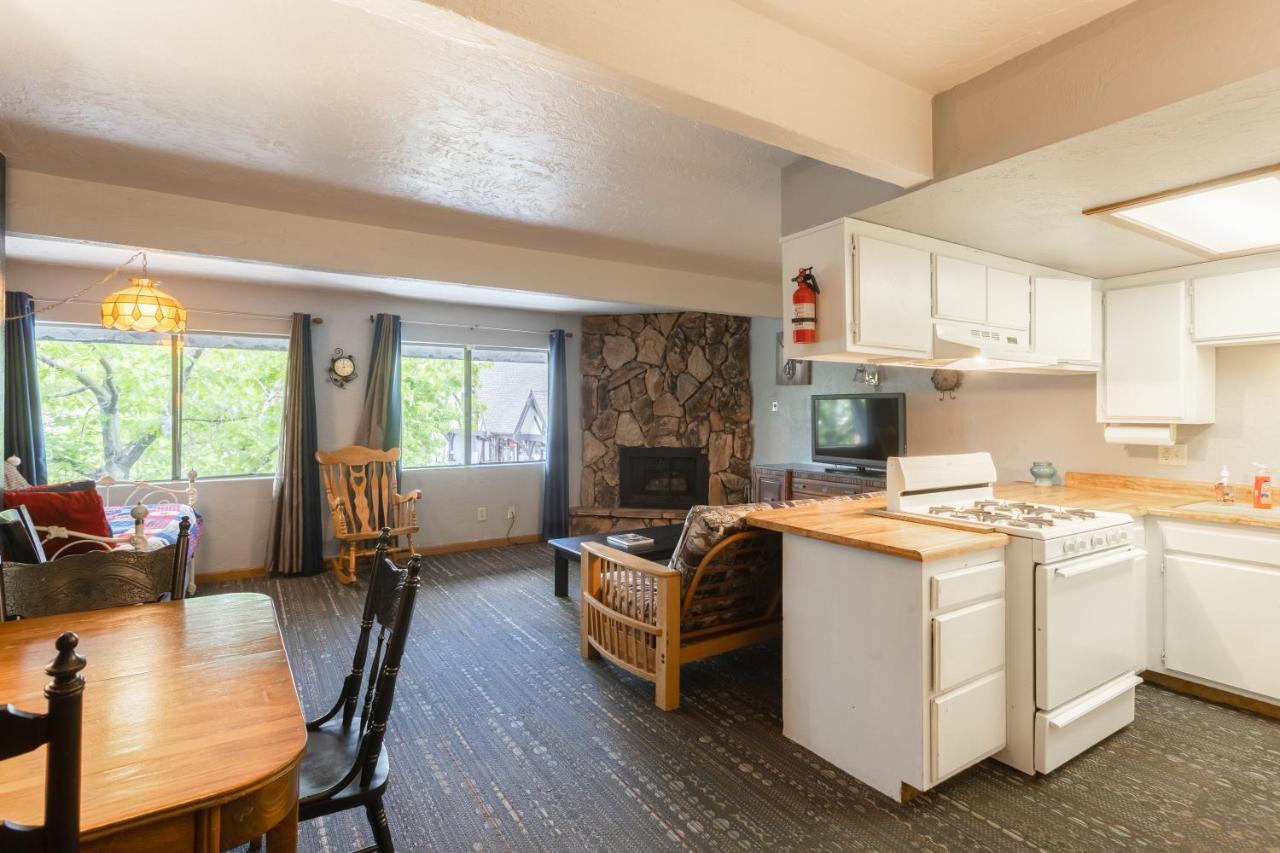 Village Suites Inn - American Black Bear - Perfect Location, In The Village! Can'T Be Better! Big Bear Lake Esterno foto