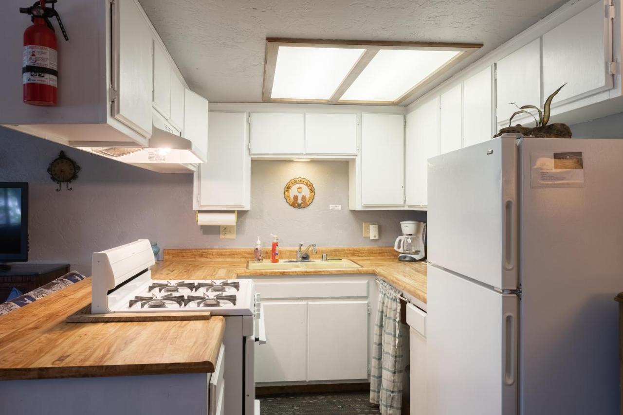 Village Suites Inn - American Black Bear - Perfect Location, In The Village! Can'T Be Better! Big Bear Lake Esterno foto